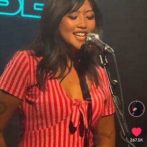 Beabadoobee’s Red and White Minidress!